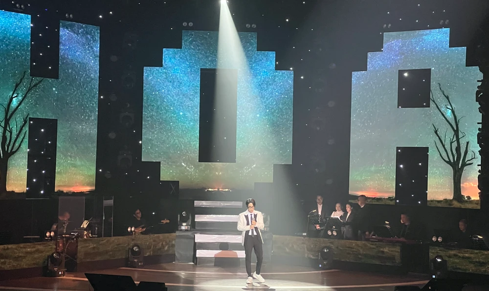 Nguyễn Minh Cường ghi dấu chặng đường âm nhạc với Live concert “Hoa” ảnh 4 Nguyễn Minh Cường ghi dấu chặng đường âm nhạc với Live concert “Hoa” ảnh 4