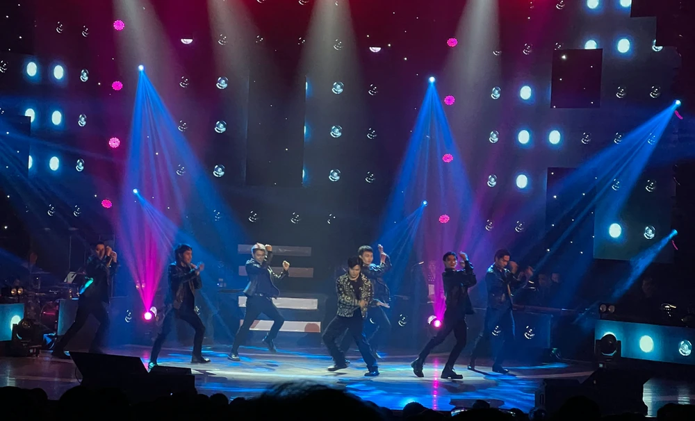 Nguyễn Minh Cường ghi dấu chặng đường âm nhạc với Live concert “Hoa” ảnh 9 Nguyễn Minh Cường ghi dấu chặng đường âm nhạc với Live concert “Hoa” ảnh 9