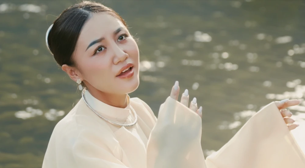 K-ICM và Văn Mai Hương tái hợp trong MV 'Hoa không hương' ảnh 3 K-ICM và Văn Mai Hương tái hợp trong MV 'Hoa không hương' ảnh 3