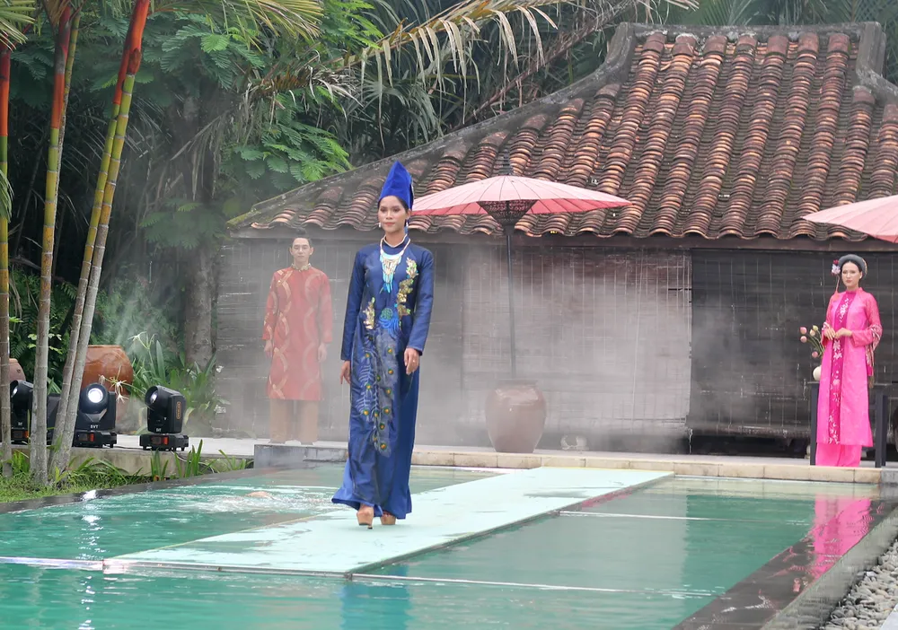 NTK Hoài Sang ra mắt bộ sưu tập dạ yến độc đáo ảnh 3 NTK Hoài Sang ra mắt bộ sưu tập dạ yến độc đáo ảnh 3
