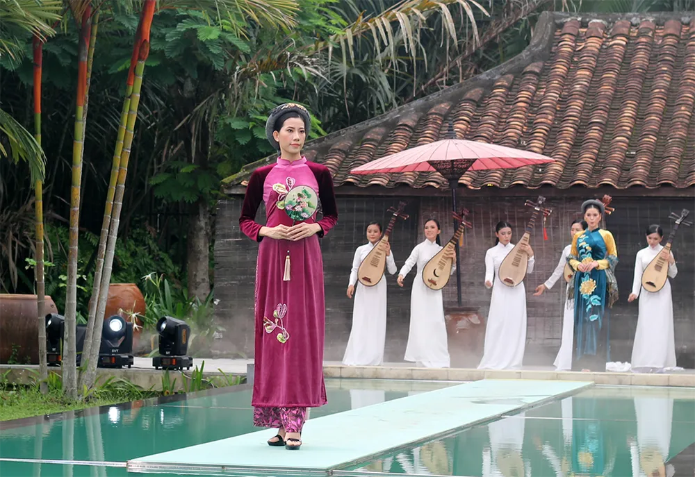 NTK Hoài Sang ra mắt bộ sưu tập dạ yến độc đáo ảnh 6 NTK Hoài Sang ra mắt bộ sưu tập dạ yến độc đáo ảnh 6