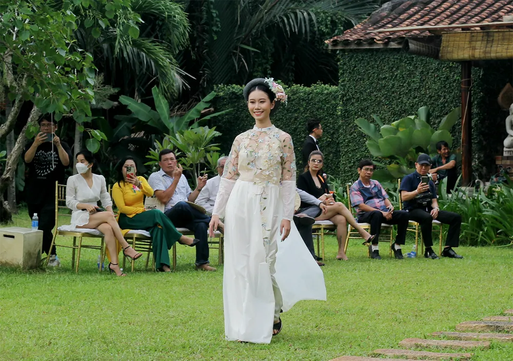 NTK Hoài Sang ra mắt bộ sưu tập dạ yến độc đáo ảnh 4 NTK Hoài Sang ra mắt bộ sưu tập dạ yến độc đáo ảnh 4