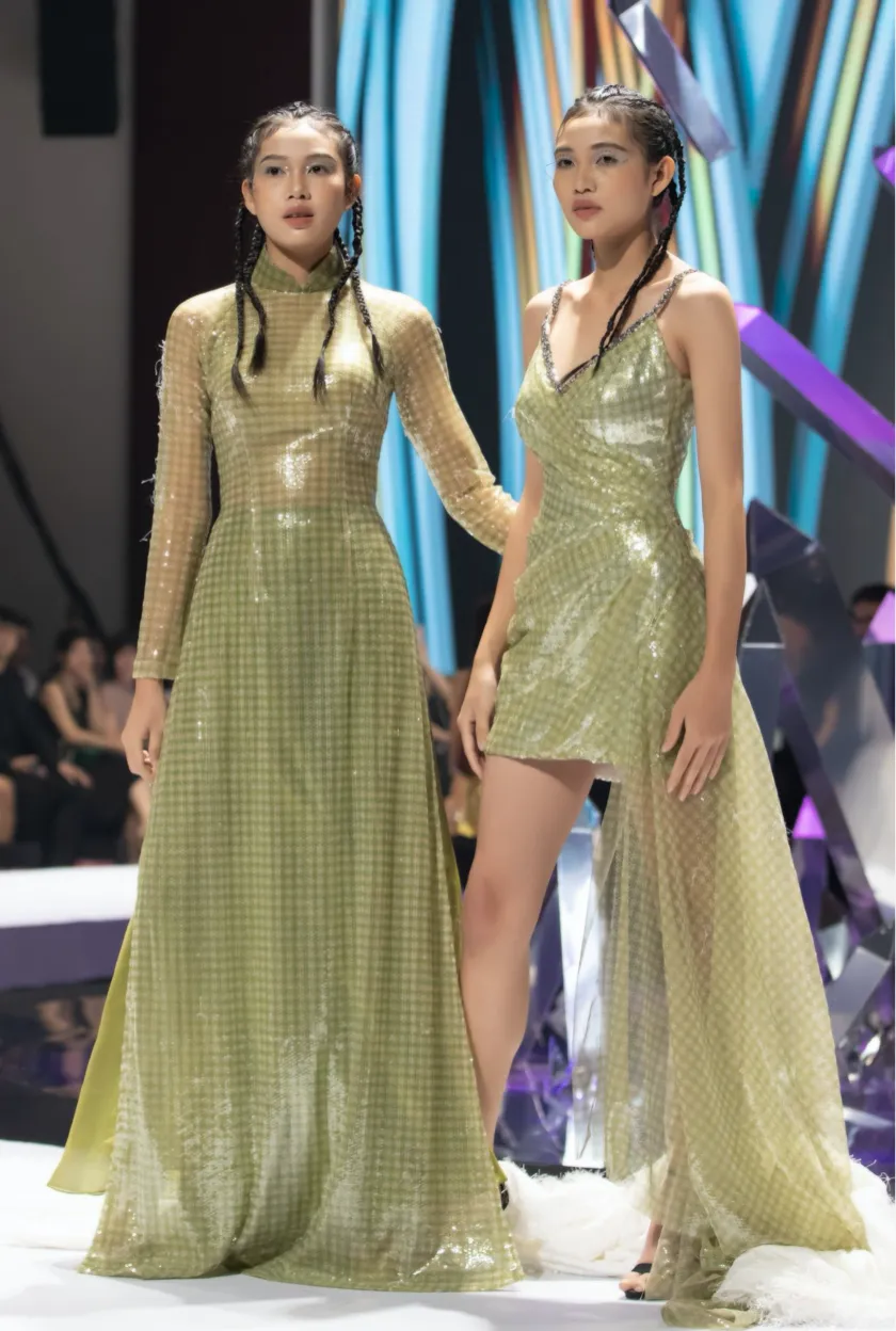 NTK Nguyễn Minh Tuấn bùng nổ với show thời trang “Inside” ảnh 8 NTK Nguyễn Minh Tuấn bùng nổ với show thời trang “Inside” ảnh 8