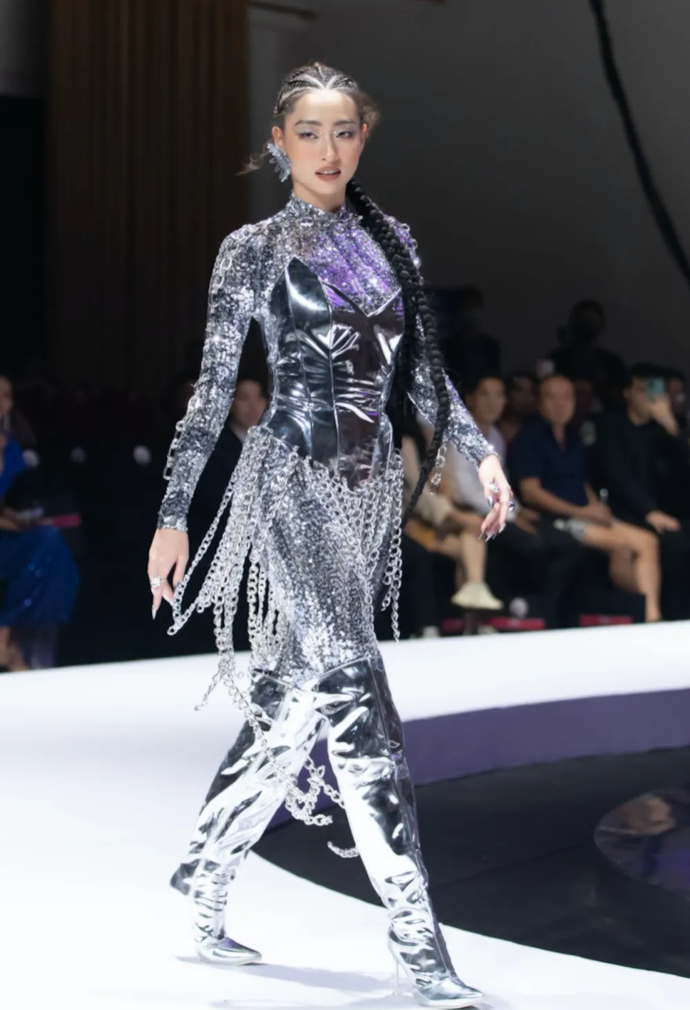 NTK Nguyễn Minh Tuấn bùng nổ với show thời trang “Inside” ảnh 4 NTK Nguyễn Minh Tuấn bùng nổ với show thời trang “Inside” ảnh 4