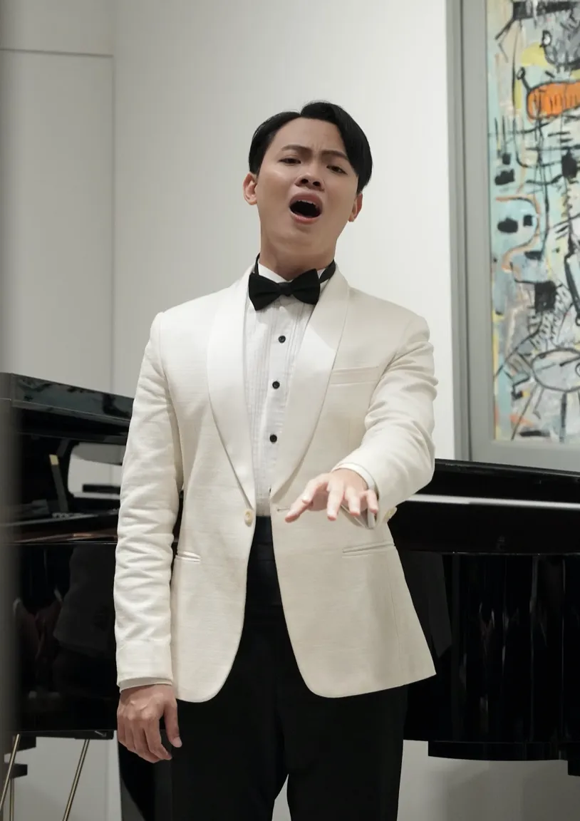 Nghệ sĩ Thế Huy trình diễn trong "Winter Recital" Nghệ sĩ Thế Huy trình diễn trong "Winter Recital"