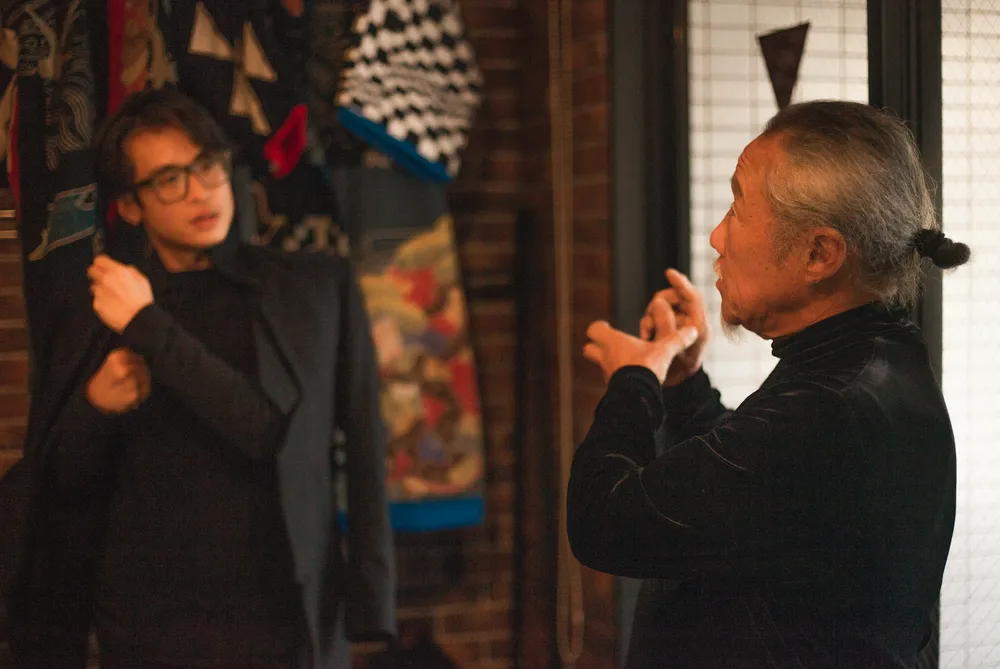 Cuộc trò chuyện của huyền thoại âm nhạc Kitaro và Hà Anh Tuấn trước khi ông quyết định đến Việt Nam Cuộc trò chuyện của huyền thoại âm nhạc Kitaro và Hà Anh Tuấn trước khi ông quyết định đến Việt Nam