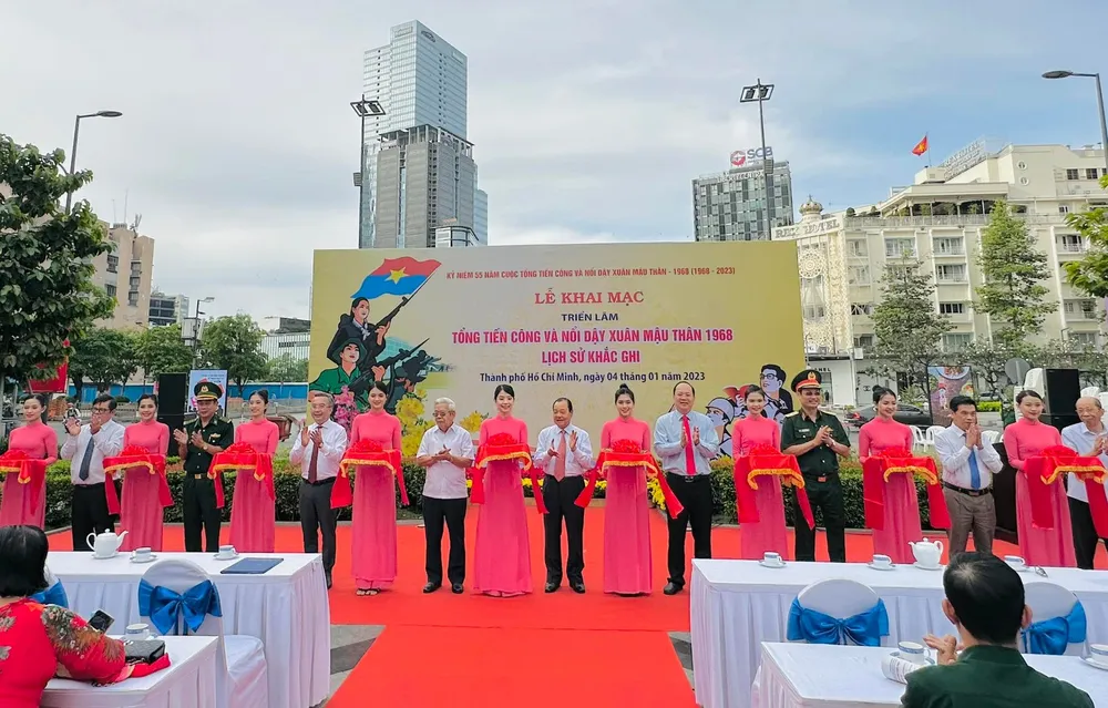 Nghi thức cắt băng khai mạc triển lãm Tổng tiến công và nổi dậy Xuân Mậu Thân 1968 “Lịch sử khắc ghi”