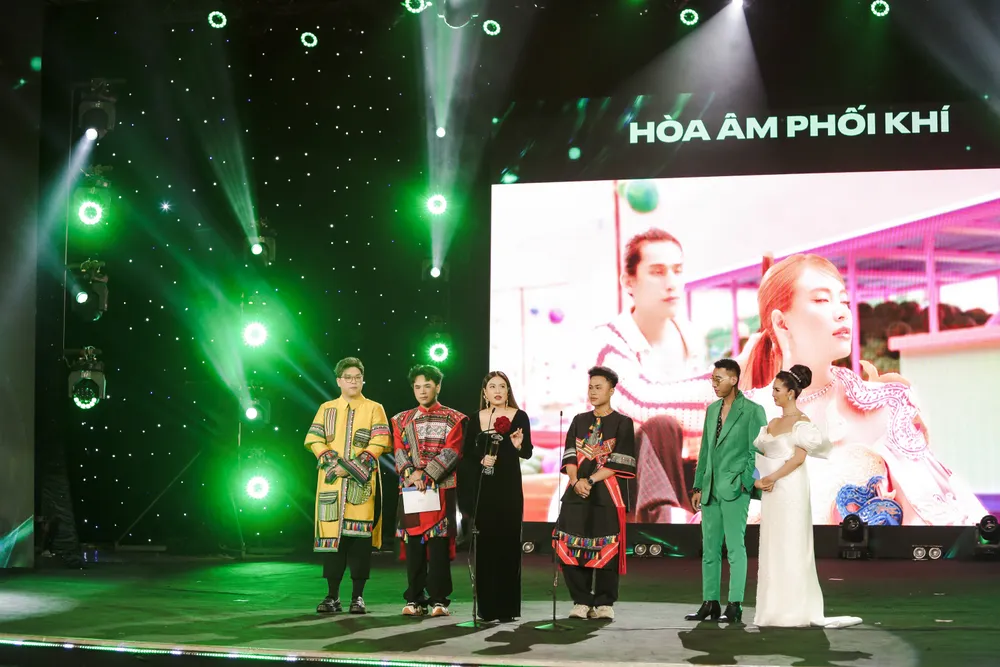 Hoàng Thùy Linh và ê kip liên tục thắng các hạng mục