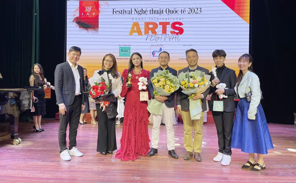 Bella Vũ và các thí sinh đoạt giải tại Lễ hội Nghệ thuật quốc tế IAF 2023