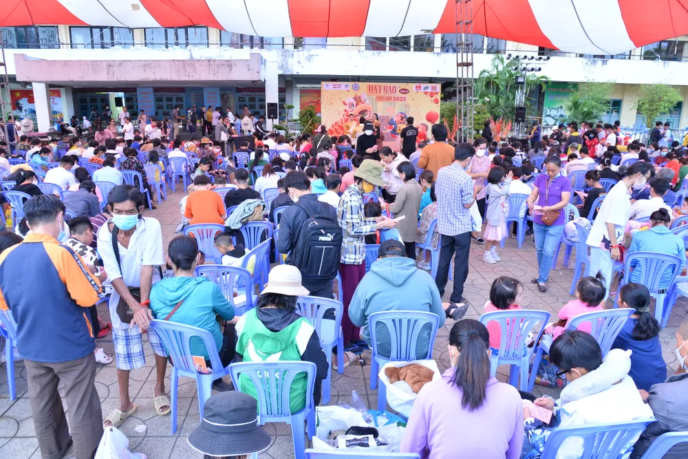 Nhiều hoạt động ý nghĩa trong chương trình Hạt gạo chia đôi lần 11