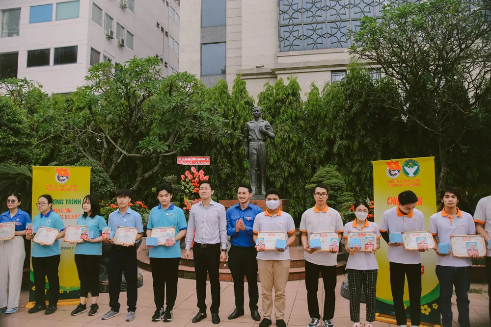 Chương trình tuyên dương Giải thưởng “Nhà giáo trẻ tiêu biểu” và danh hiệu “Học sinh, Sinh viên tiêu biểu” Chương trình tuyên dương Giải thưởng “Nhà giáo trẻ tiêu biểu” và danh hiệu “Học sinh, Sinh viên tiêu biểu”