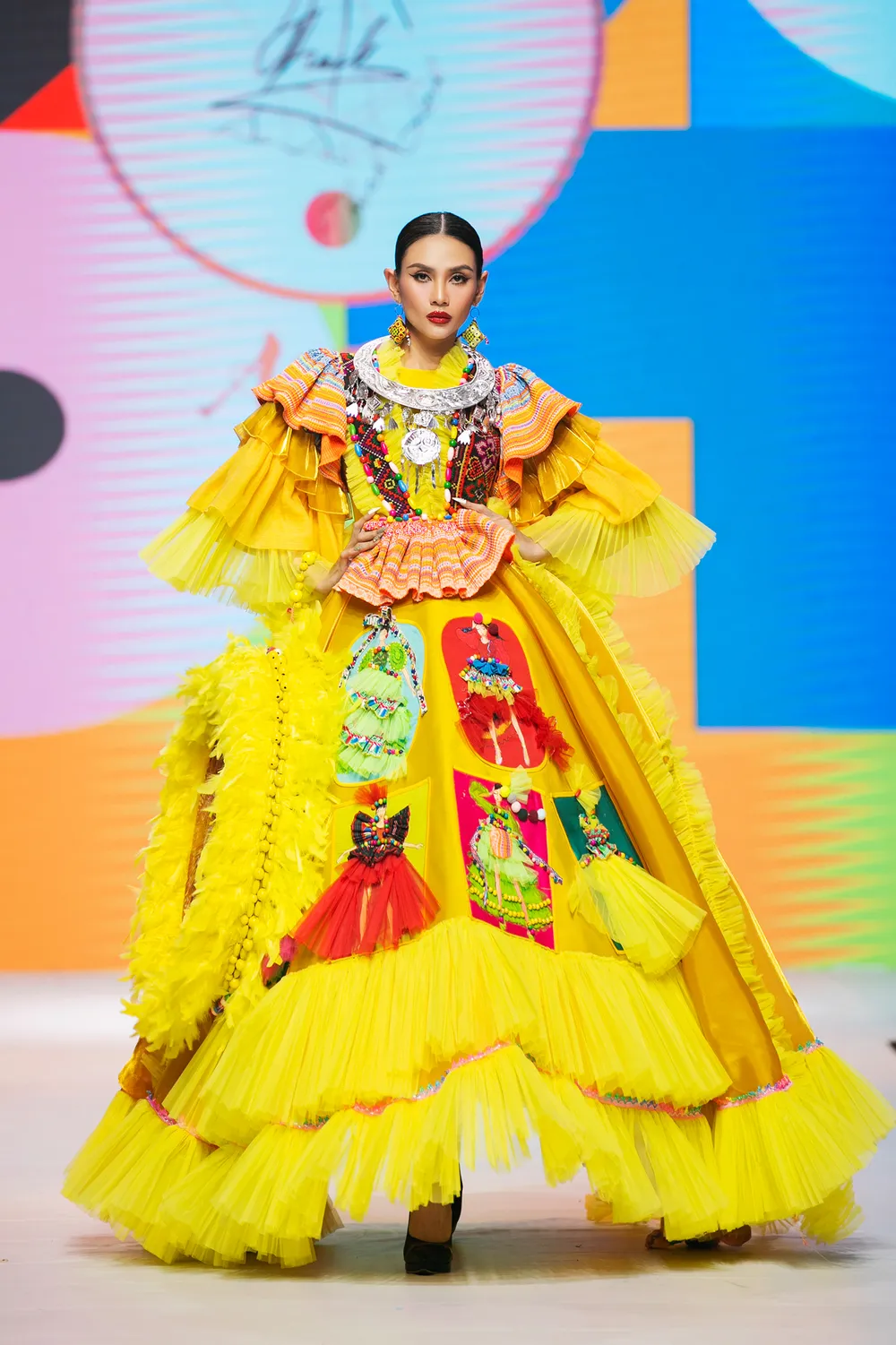 Siêu mẫu Hoàng Yến