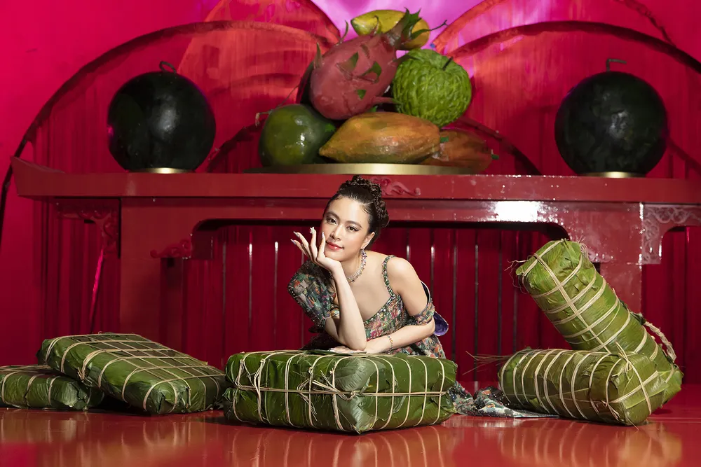 Hoàng Thùy Linh đón giao thừa năm mới bằng MV "Hạ phỏm" Hoàng Thùy Linh đón giao thừa năm mới bằng MV "Hạ phỏm"