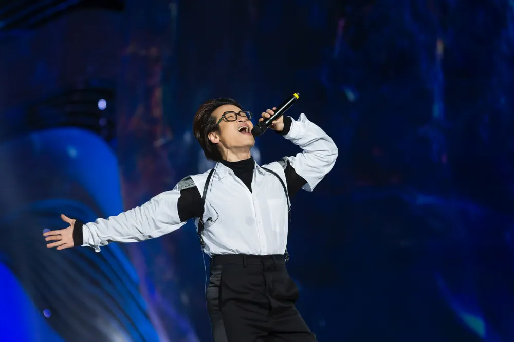 Hà Anh Tuấn có đêm nhạc đầu tiên trong live concert &quot;cháy&quot; hết mình