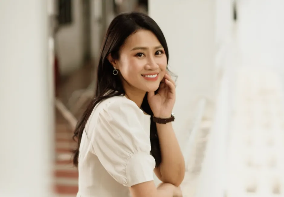 Sau khi gây bất ngờ với chia sẻ kế hoạch lấn sân ca hát, MC Mai Anh chính thức phát hành MV Sau khi gây bất ngờ với chia sẻ kế hoạch lấn sân ca hát, MC Mai Anh chính thức phát hành MV