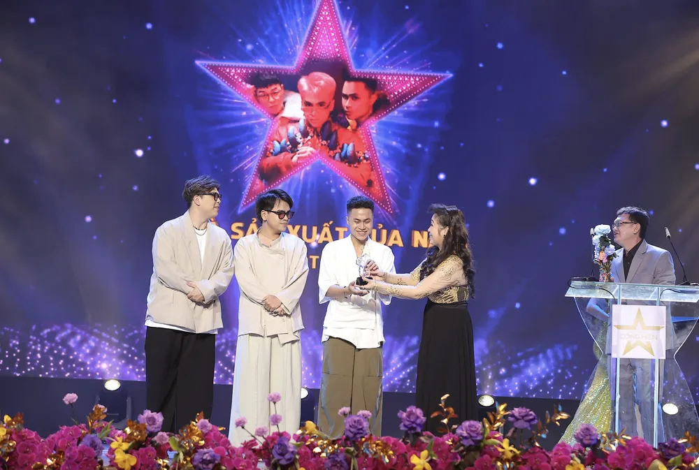 DTAP phát biểu và nhận giải Nhà sản xuất của năm DTAP phát biểu và nhận giải Nhà sản xuất của năm