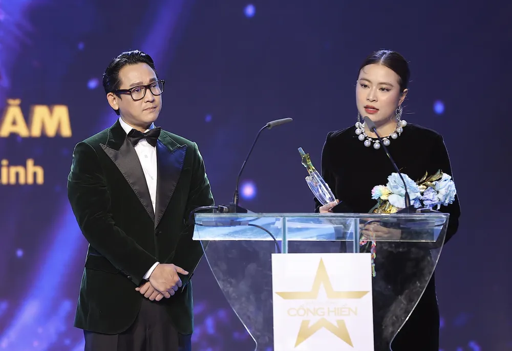Hoàng Thuỳ Linh chiến thắng giải Nữ ca sĩ của năm Hoàng Thuỳ Linh chiến thắng giải Nữ ca sĩ của năm