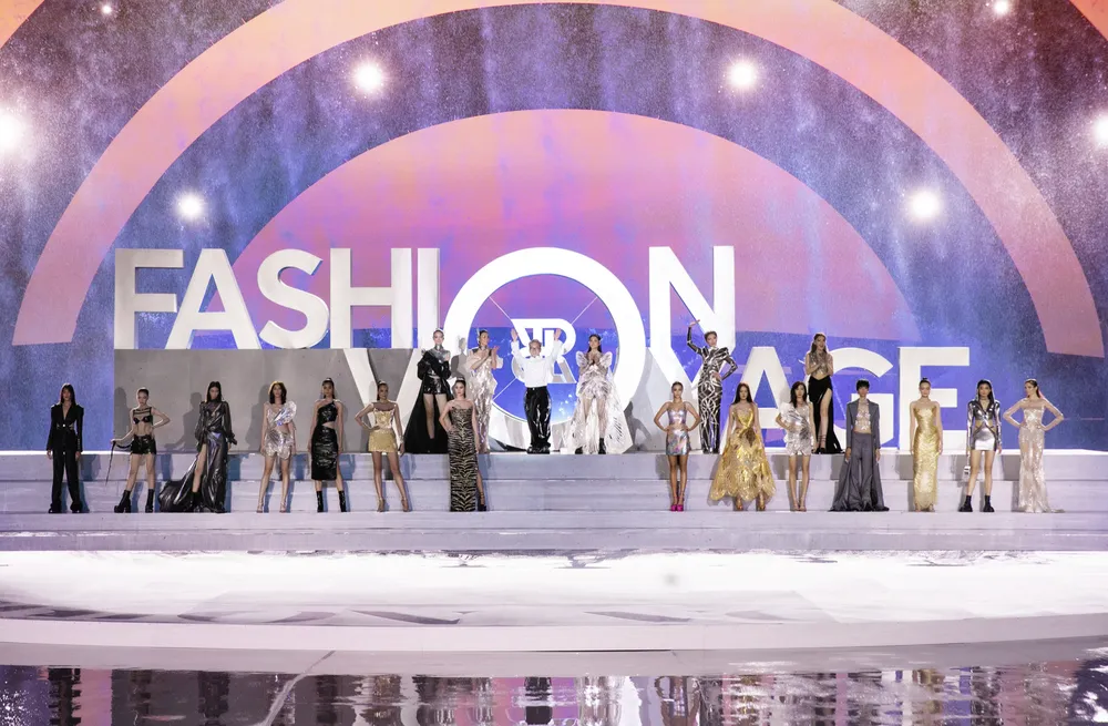 Show diễn đẳng cấp của NTK Chung Thanh Phong tại Fashion Voyage 5
