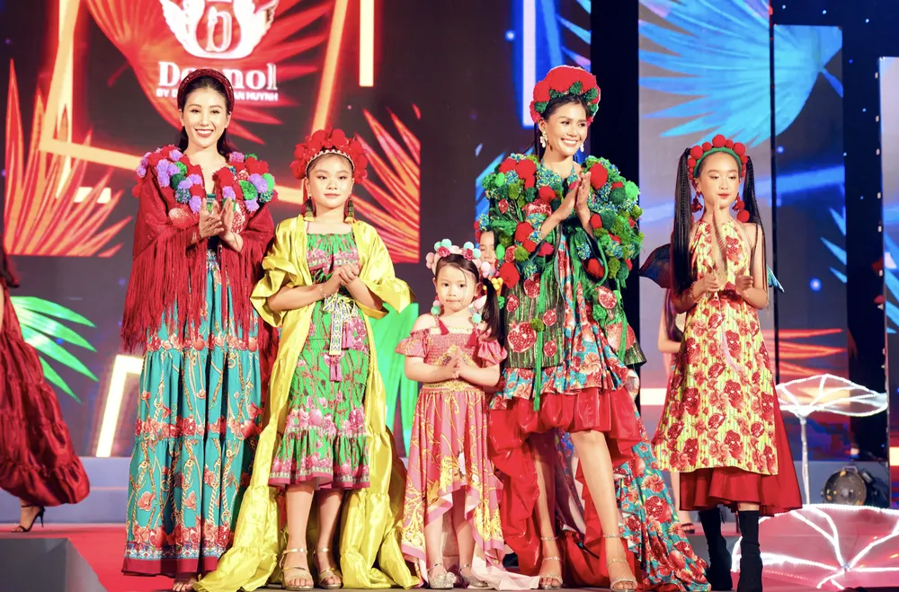 BST "Cuộc sống muôn màu" của Dexnol Tuấn Huỳnh BST "Cuộc sống muôn màu" của Dexnol Tuấn Huỳnh