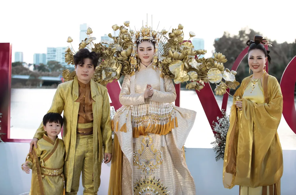 BST Đêm Á Đông của NTK Hương Vũ và Micae Vũ BST Đêm Á Đông của NTK Hương Vũ và Micae Vũ