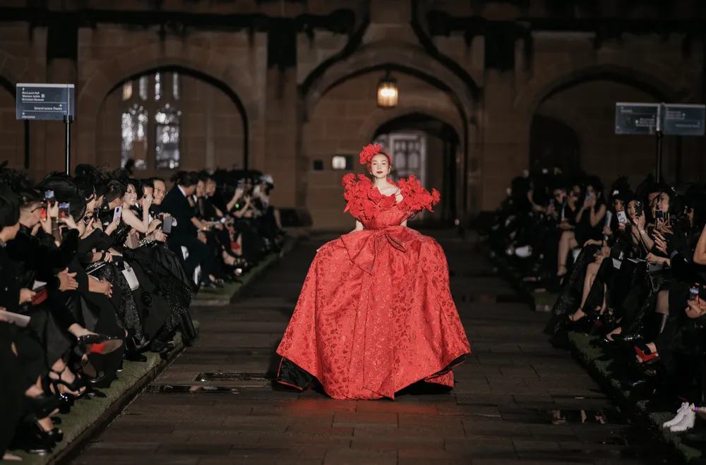 Thanh Hằng tái xuất tại show Đỗ Mạnh Cường sau 10 năm vắng bóng. Ảnh: Kiếng Cận