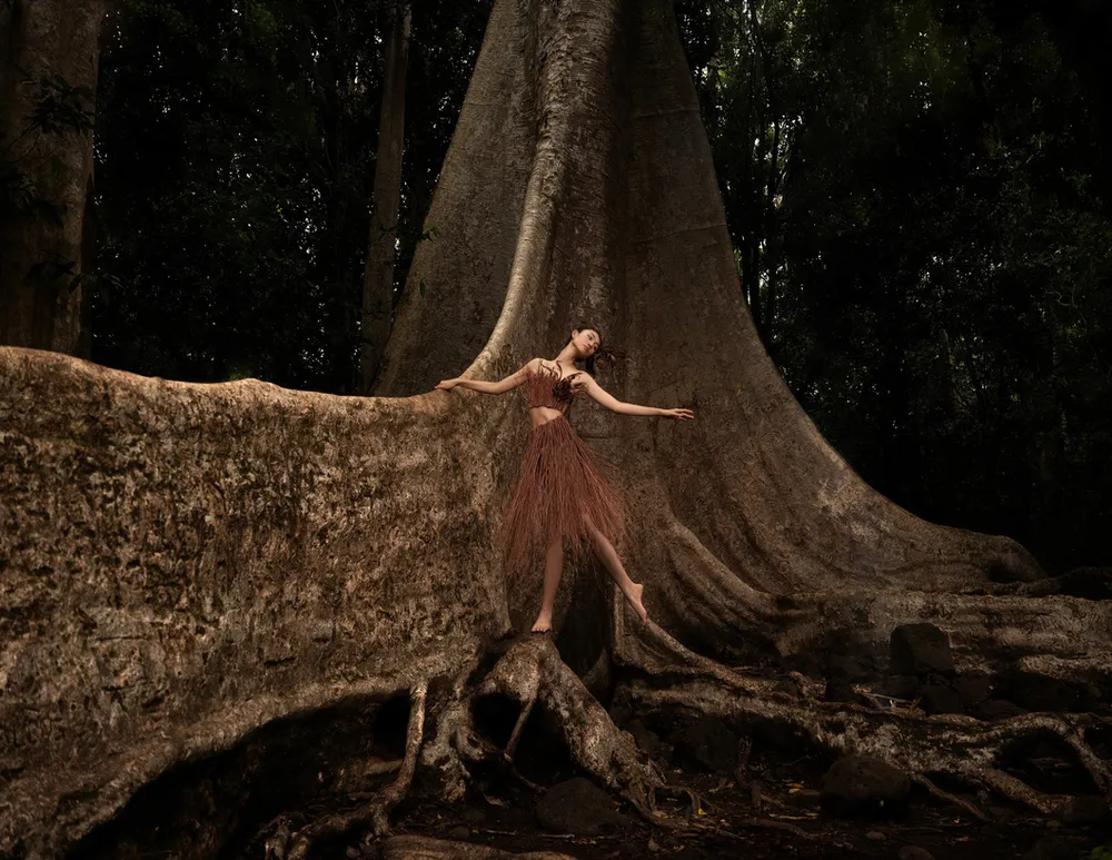 NTK Minh Hạnh thiết kế váy bằng hoa, lá từ Vườn Quốc gia Cát Tiên. Ảnh: ĐÀM GIA BẢO