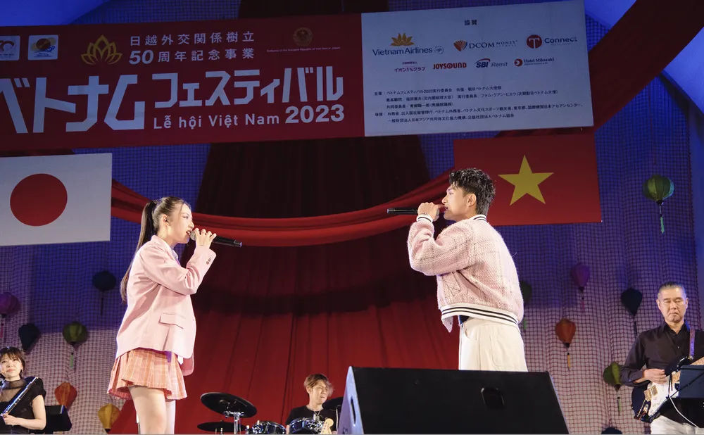 Amee song ca cùng Grey D Amee song ca cùng Grey D