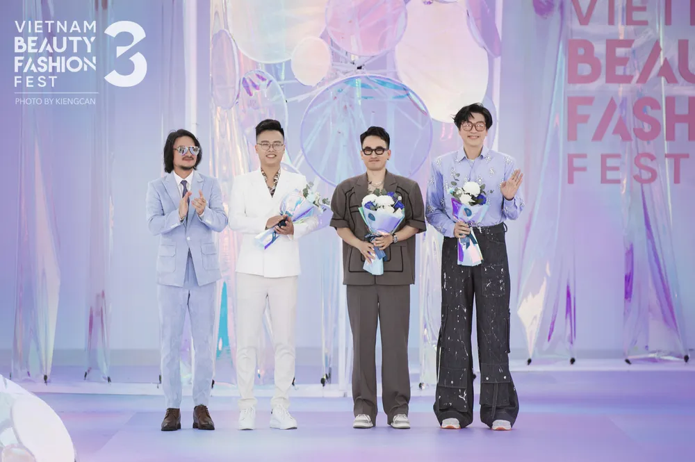 3 NTK Nguyễn Minh Tuấn, Tăng Thành Công, Hà Duy (từ phải qua) lần đầu kết hợp 3 NTK Nguyễn Minh Tuấn, Tăng Thành Công, Hà Duy (từ phải qua) lần đầu kết hợp