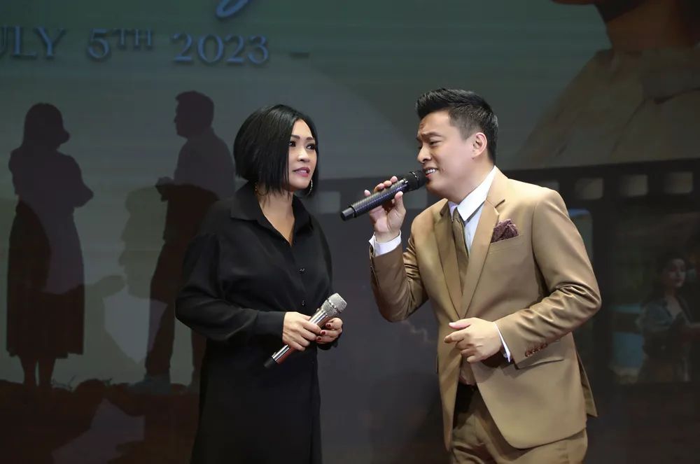 Phương Thanh song ca cùng Lam Trường trong buổi giới thiệu ca khúc mới của anh