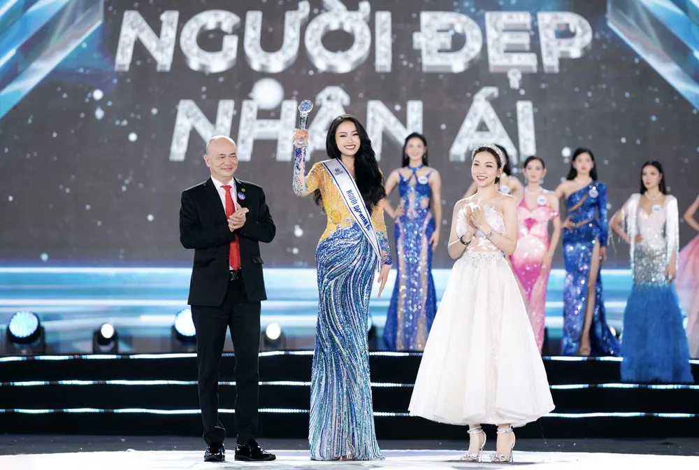 Đào Thị Hiền nhận danh hiệu Người đẹp Nhân ái Đào Thị Hiền nhận danh hiệu Người đẹp Nhân ái
