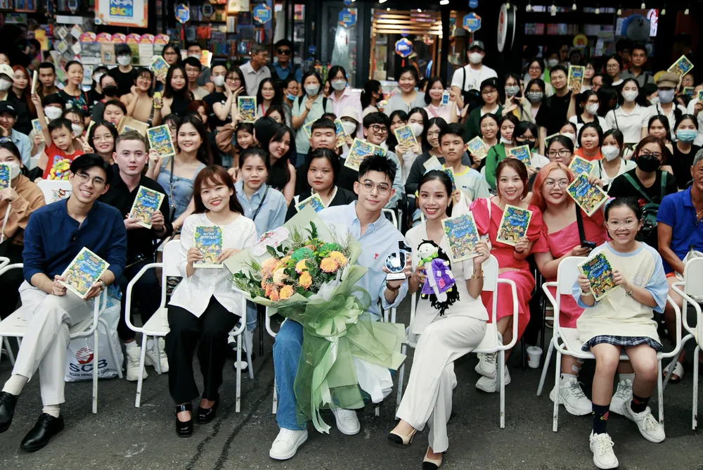 Cuốn sách Xứ sở miên man nhận được sự quan tâm của khá nhiều khán giả Cuốn sách Xứ sở miên man nhận được sự quan tâm của khá nhiều khán giả