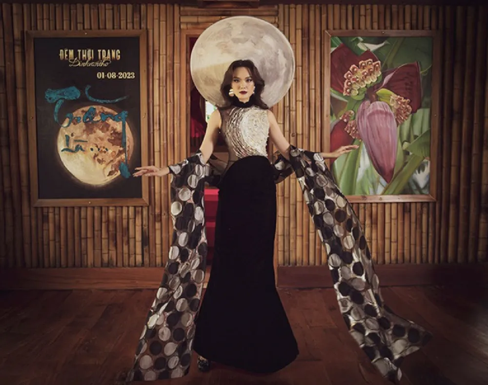 Mẫu thiết kế mới của NTK Đinh Văn Thơ. Ảnh: NVCC Mẫu thiết kế mới của NTK Đinh Văn Thơ. Ảnh: NVCC