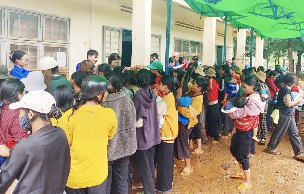 Đông đảo bà con đến với &quot;Gian hàng 0 đồng&quot;