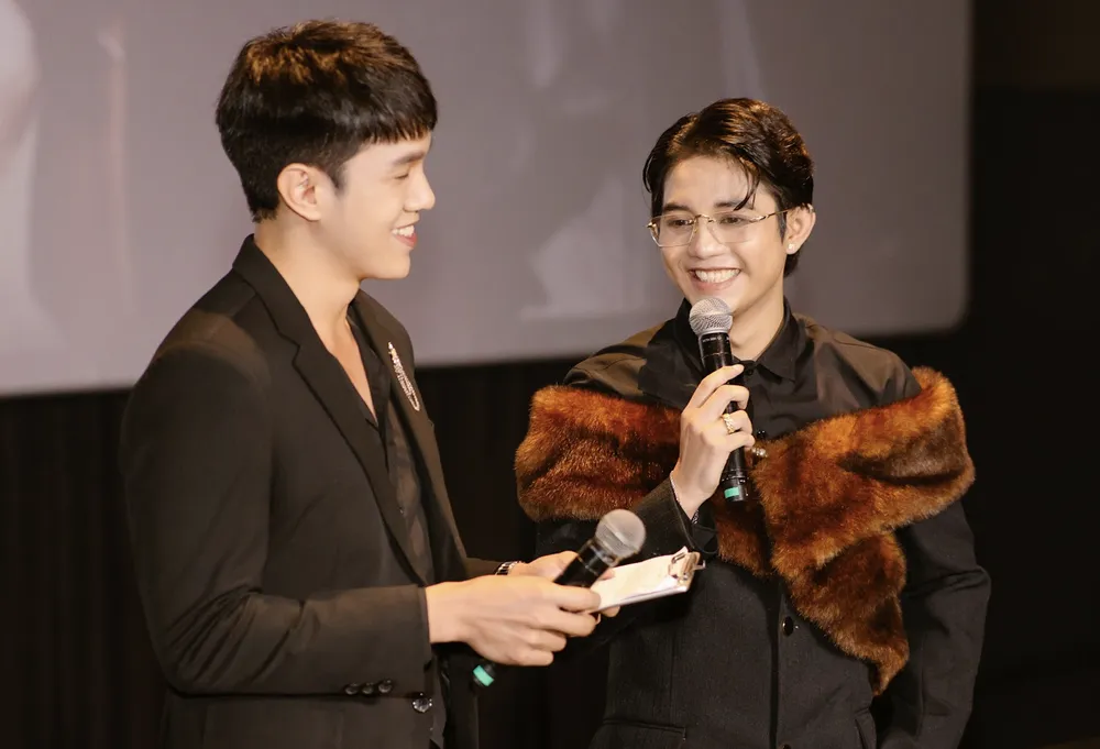 Ca sĩ Phát Hồ chia sẻ tại buổi ra mắt ca khúc Ca sĩ Phát Hồ chia sẻ tại buổi ra mắt ca khúc