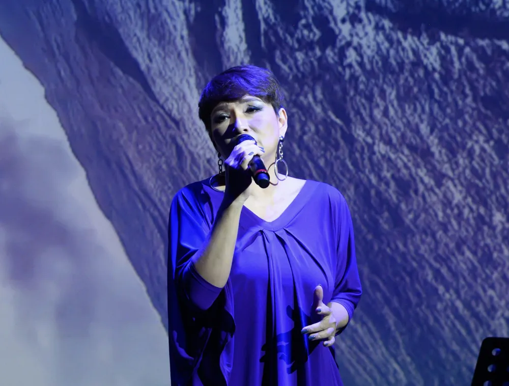 Ca sĩ Hương Giang