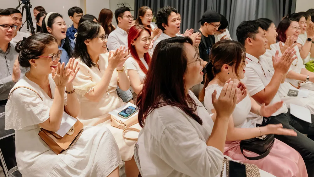 Khán giả thưởng thức các ca khúc nhiều cảm xúc Khán giả thưởng thức các ca khúc nhiều cảm xúc