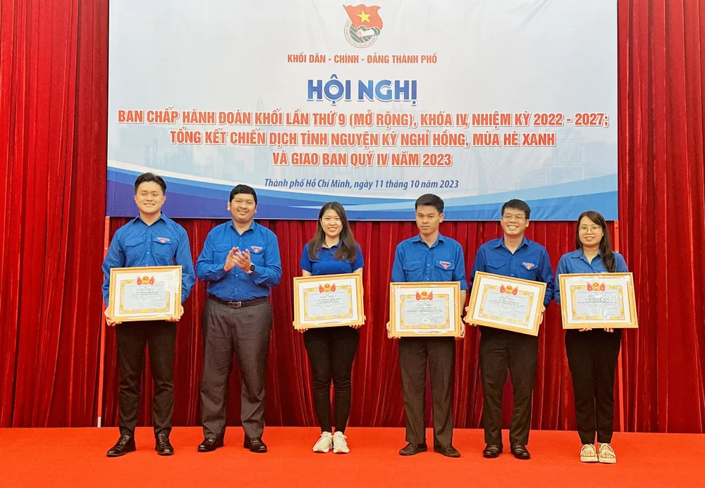 Trao Bằng khen Thành Đoàn cho các cá nhân có thành tích xuất sắc trong Chiến dịch tình nguyện Kỳ nghỉ hồng, Mùa hè xanh năm 2023 Trao Bằng khen Thành Đoàn cho các cá nhân có thành tích xuất sắc trong Chiến dịch tình nguyện Kỳ nghỉ hồng, Mùa hè xanh năm 2023