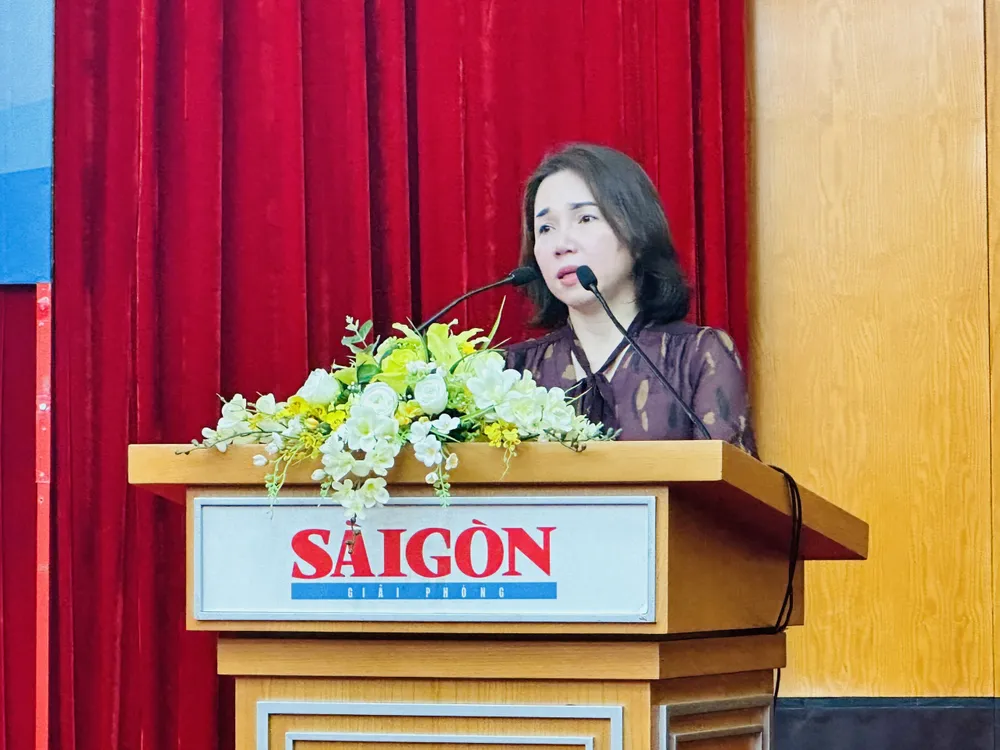 Đồng chí Trần Hồng Nga, Phó phòng Tổ chức Sở Nội vụ, báo cáo sinh hoạt chuyên đề Đồng chí Trần Hồng Nga, Phó phòng Tổ chức Sở Nội vụ, báo cáo sinh hoạt chuyên đề