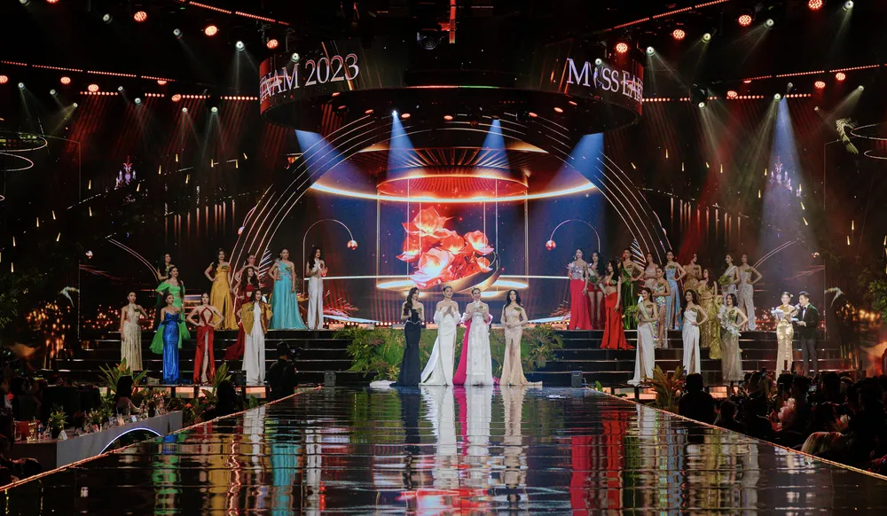 Trình diễn váy dạ hội