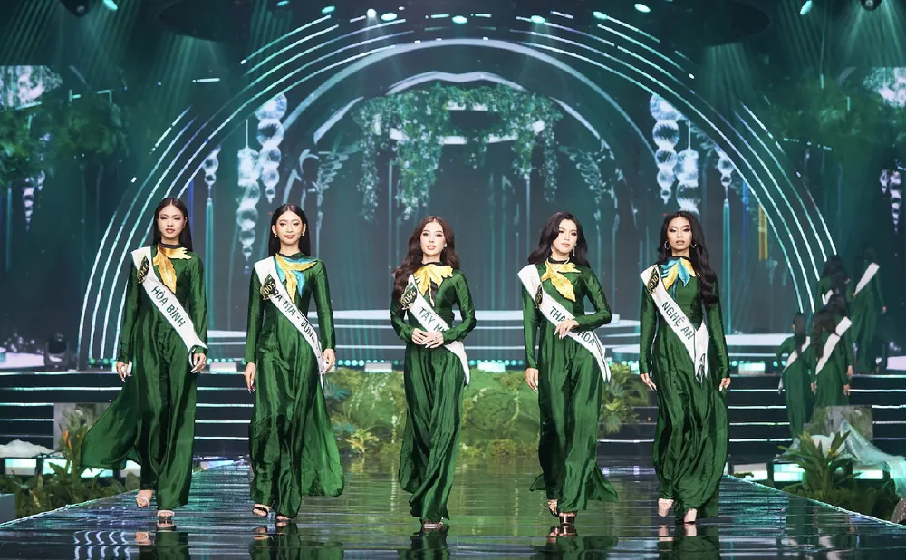 Trình diễn áo dài