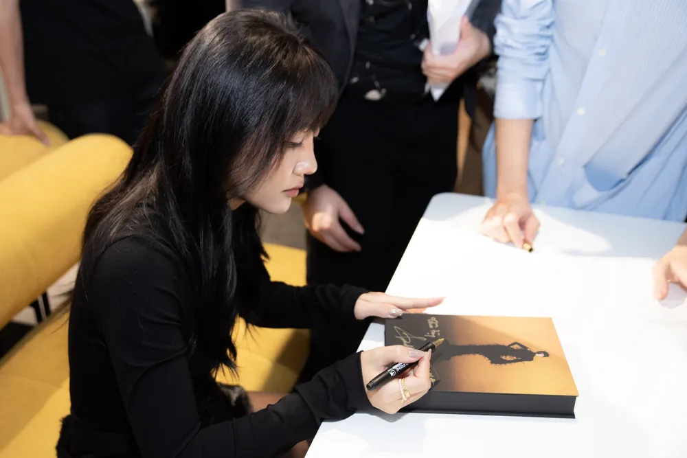 Văn Mai Hương phát hành đĩa vật lý album Minh tinh Văn Mai Hương phát hành đĩa vật lý album Minh tinh