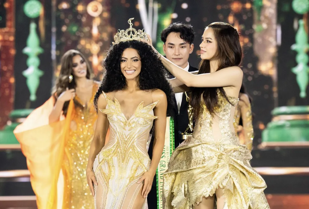 Sthepanie Marie (Mỹ) nhận danh hiệu Á hậu 3 Sthepanie Marie (Mỹ) nhận danh hiệu Á hậu 3