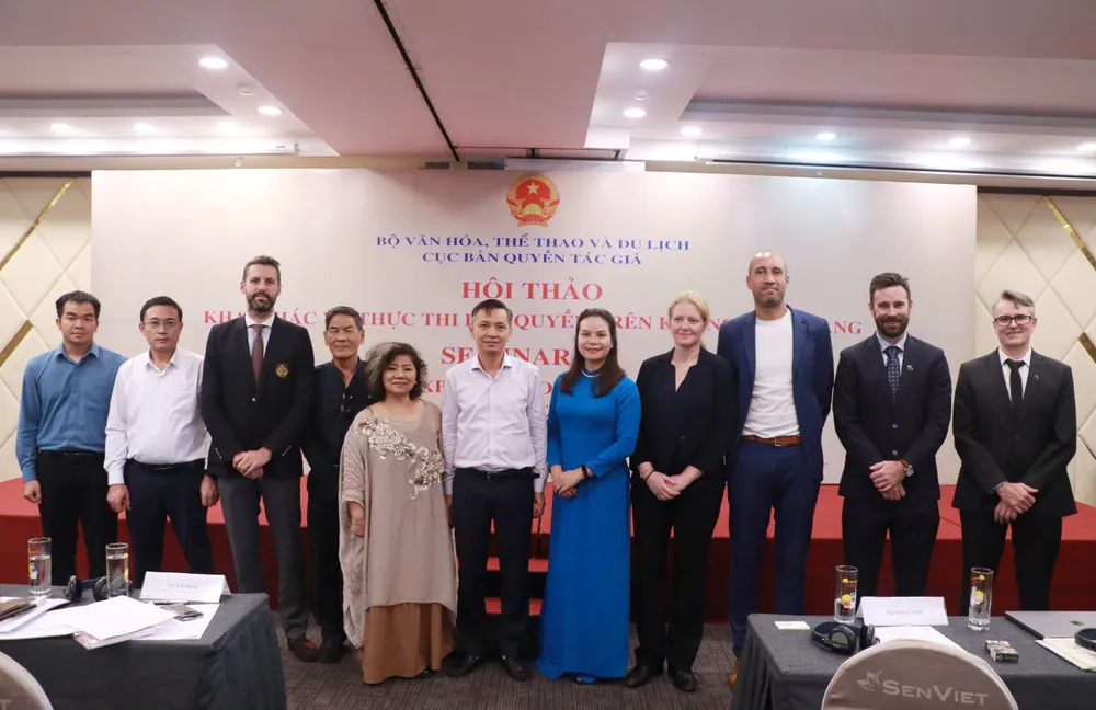 Các chuyên gia quốc tế tham dự Hội thảo “Khai thác và thực thi bản quyền trên không gian mạng” Các chuyên gia quốc tế tham dự Hội thảo “Khai thác và thực thi bản quyền trên không gian mạng”