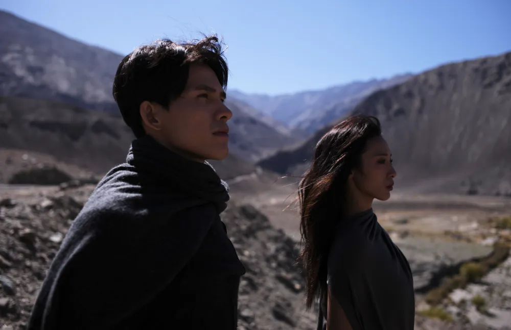 Quốc Thiên “xuyên không” 1000 năm trong MV Quốc Thiên “xuyên không” 1000 năm trong MV