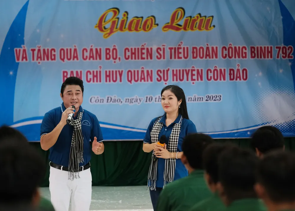 Nghệ sĩ Phùng Ngọc Bảy và nghệ sĩ Kim Thùy. Ảnh: NGUYỄN HIỀN Nghệ sĩ Phùng Ngọc Bảy và nghệ sĩ Kim Thùy. Ảnh: NGUYỄN HIỀN