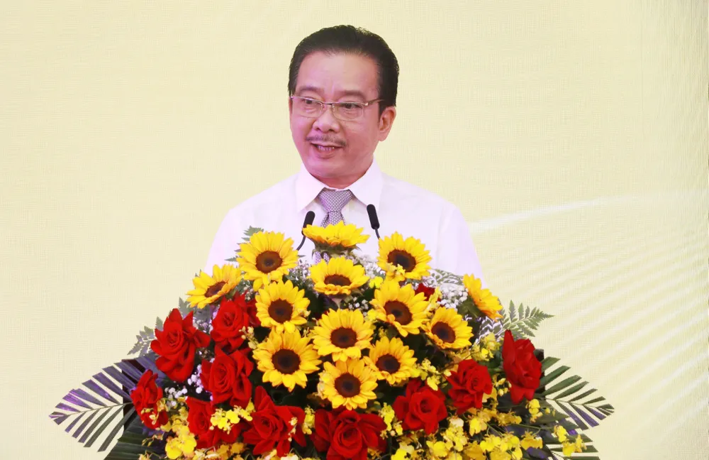 Phó Giám đốc Sở VH-TT TPHCM Võ Trọng Nam, đại diện Cụm trưởng Cụm thi đua các thành phố trực thuộc Trung ương, trình bày kết quả tại hội nghị Phó Giám đốc Sở VH-TT TPHCM Võ Trọng Nam, đại diện Cụm trưởng Cụm thi đua các thành phố trực thuộc Trung ương, trình bày kết quả tại hội nghị