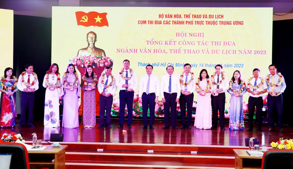 Tuyên dương 14 mô hình tiêu biểu Tuyên dương 14 mô hình tiêu biểu