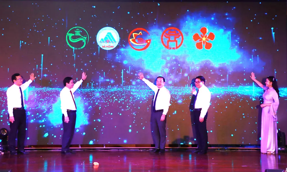 Lãnh đạo Sở VH-TT 5 thành phố thống nhất bỏ phiếu bằng hình thức điện tử đề xuất đạt Cờ Thi đua của Bộ VH-TT-DL cho các tập thể xuất sắc tiêu biểu Lãnh đạo Sở VH-TT 5 thành phố thống nhất bỏ phiếu bằng hình thức điện tử đề xuất đạt Cờ Thi đua của Bộ VH-TT-DL cho các tập thể xuất sắc tiêu biểu