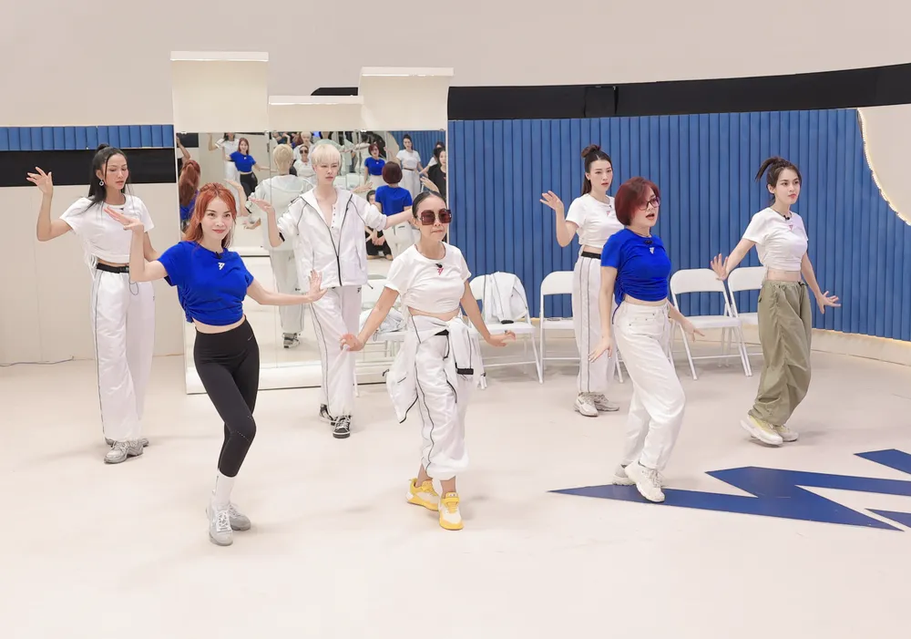 Nhóm Vũ trụ có anh Nhóm Vũ trụ có anh