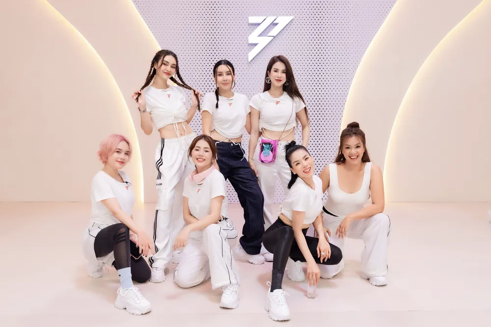 Nhóm mashup Gửi anh xa nhớ - Người ơi người ở đừng về Nhóm mashup Gửi anh xa nhớ - Người ơi người ở đừng về